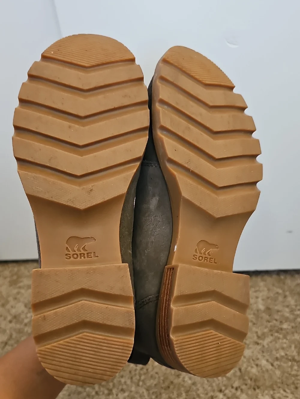[LIKE NEW] SOREL Emelie III Chelsea Ankle Boots in Tan Waterproof Suede